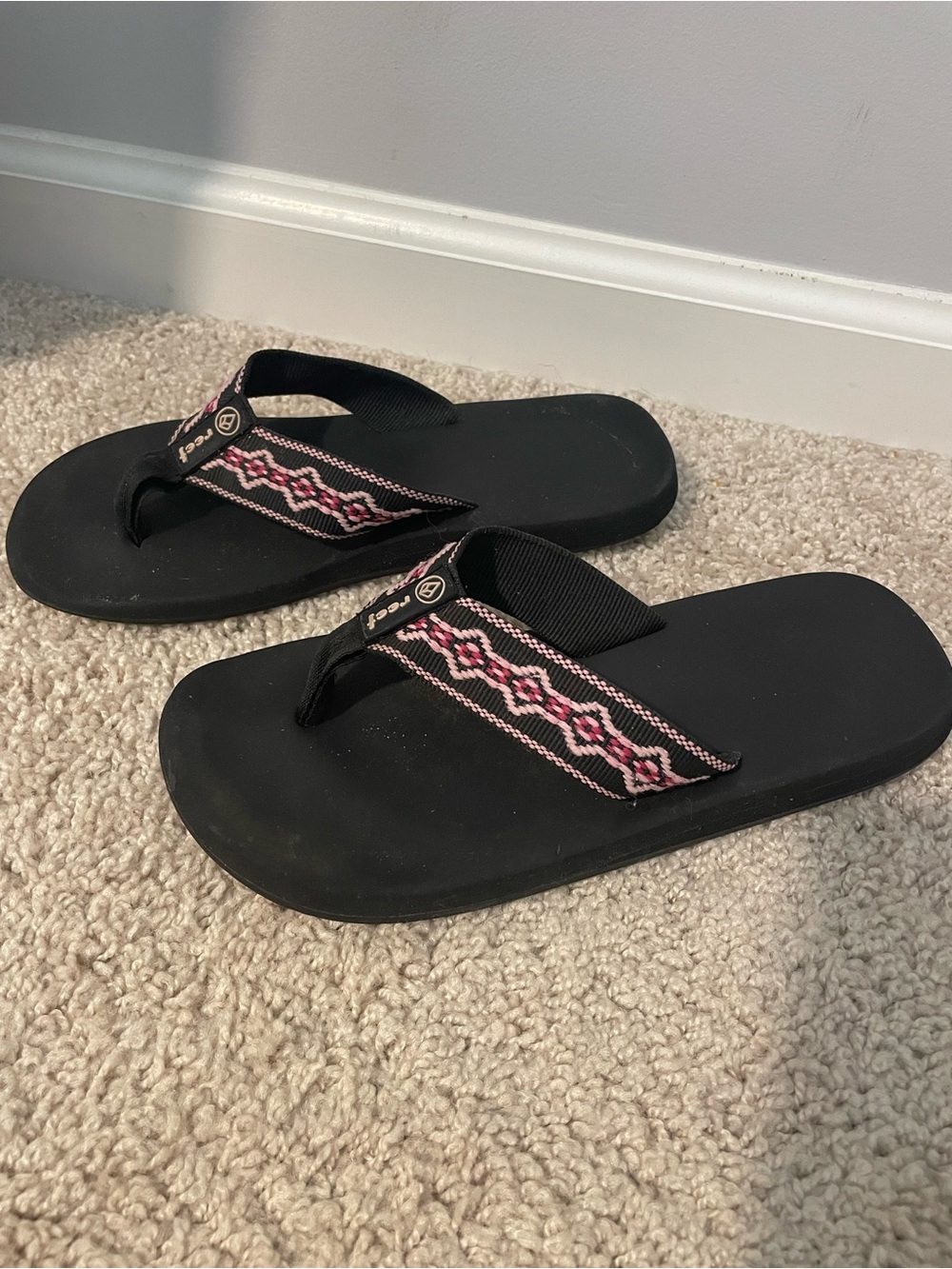 Reef Women’s Black Flip-Flops with Pink Patterned Straps - Picture 2 of 4